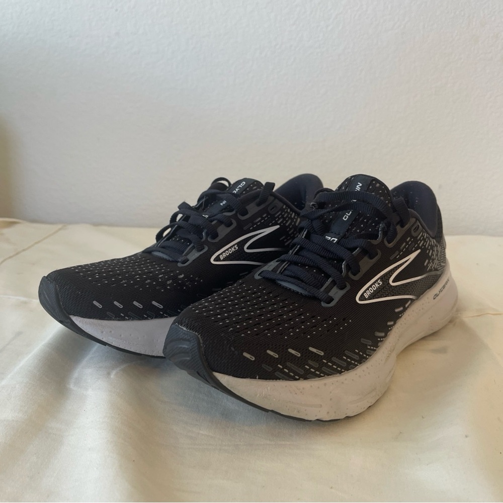 Brooks Glycerin 20 Black and White Women's 7.5 Road Running Sneakers